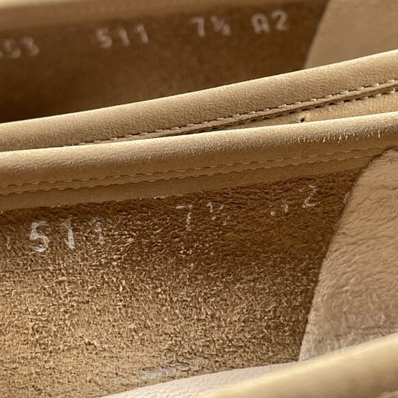 Salvatore Ferragamo Boutique Womens 7.5 AA Beige Slip On Penny Loafer Dress Shoe - Picture 9 of 9